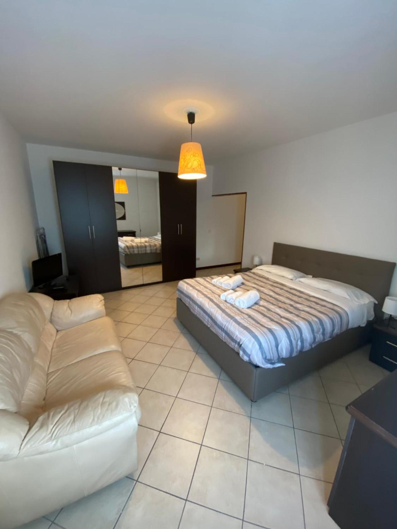 Cozy Lake Como Apartments Valmadrera Exterior foto