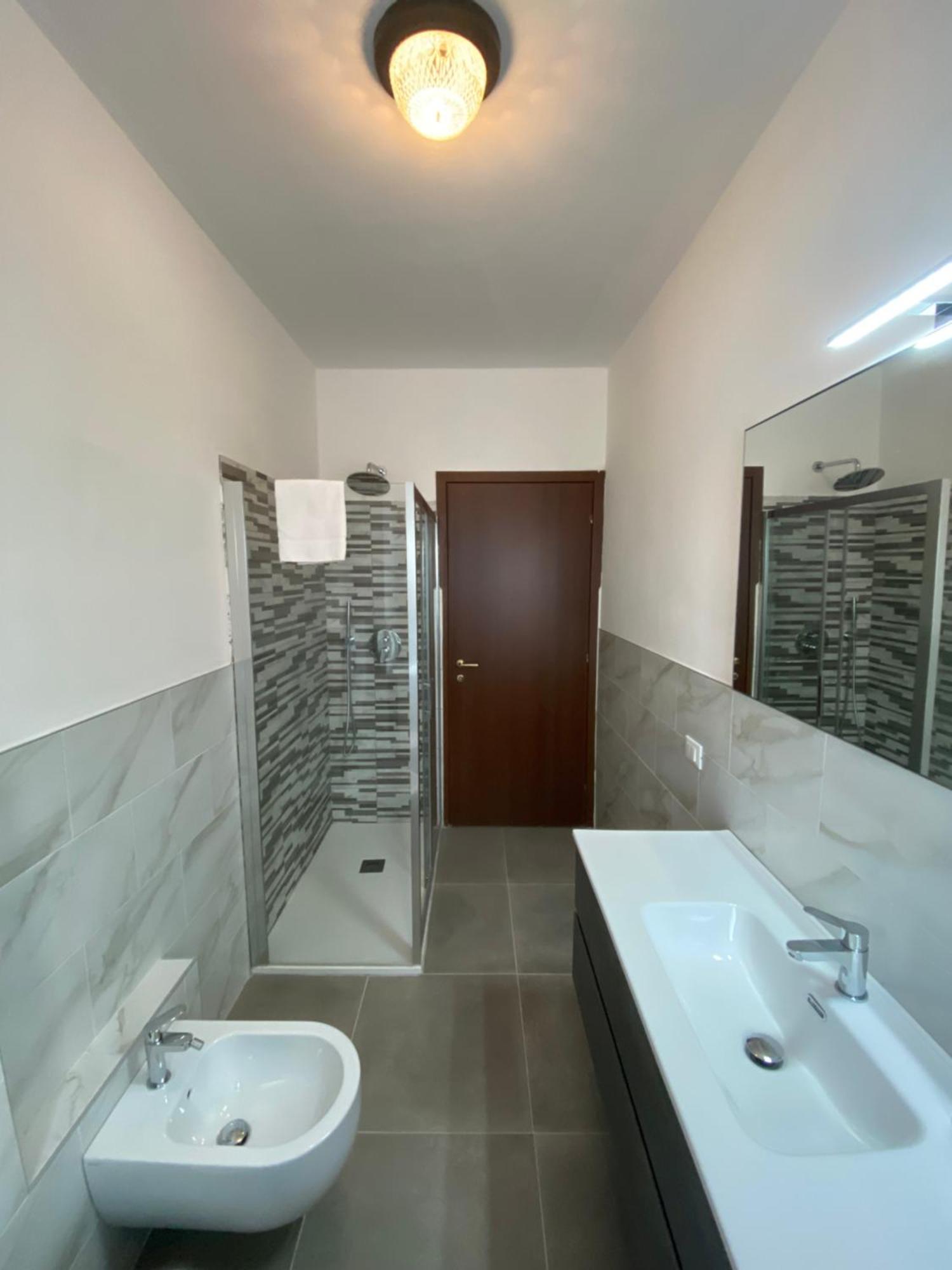 Cozy Lake Como Apartments Valmadrera Exterior foto